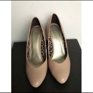 Feglalisious by Fergie tan heels